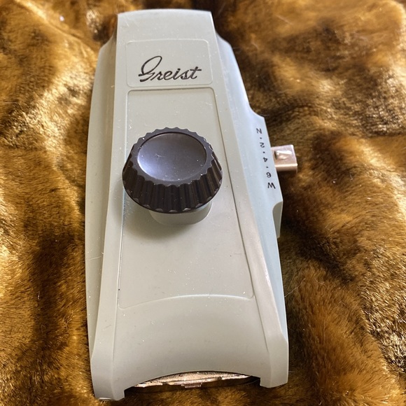 Greist Buttonholer Vintage with Original Box Model #1 - Picture 5 of 16